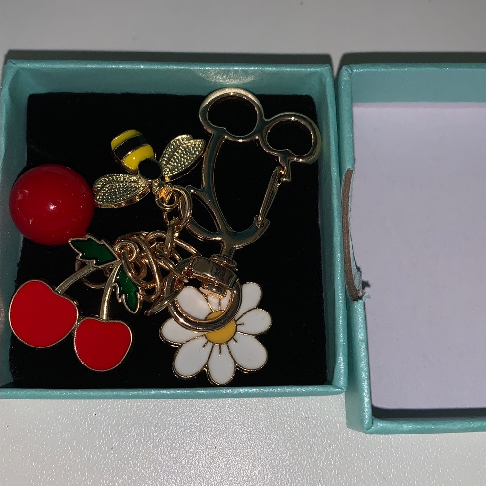Gold purse/bag charm Keychain with bee, cherry & daisy nwt - Picture 7 of 7